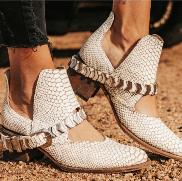 FreeBird BLADE White Snake Booties size 8 - Picture 1 of 11